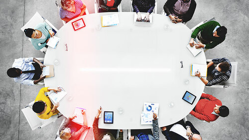 meeting-runder-tisch-103149282-FO-Rawpixel-com
