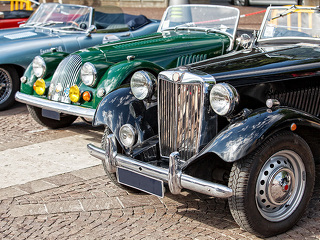 Oldtimer-aufgereiht-86239871-FO-Giuseppe-Blasioli