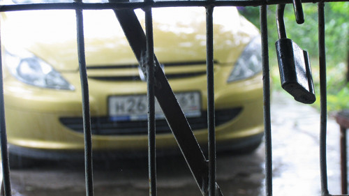 Auto-Gartentor-107617077-FO-julia-shumenko