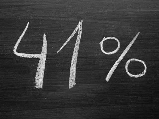 41-prozent-schwarz-weiß-107515317-nikkytok