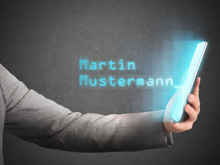 Arm-haelt-Tablet-digitale-Unterschrift-82142807-FO-alphaspirit