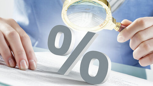 Prozentzeichen-unter-Lupe-101960295-FO-Sergey-Nivens