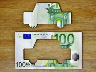 Auto-aus-Hunderter-geschnitten-34442835-FO-fotomek