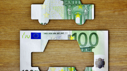 Auto-aus-Hunderter-geschnitten-34442835-FO-fotomek