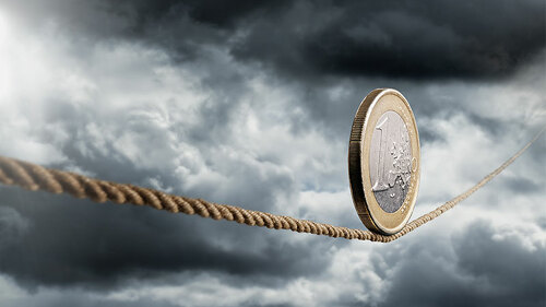 Euro-auf-Seil-39136430-FO-Stocksnapper