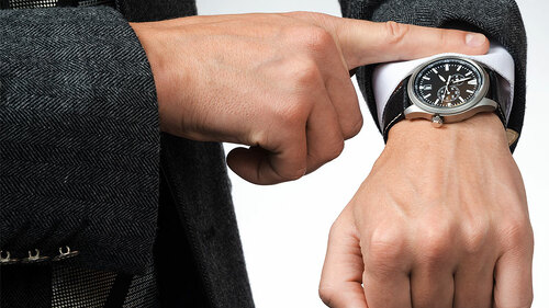 Anzugtraeger-checkt-Armbanduhr-96424822-FO-5nikolas5