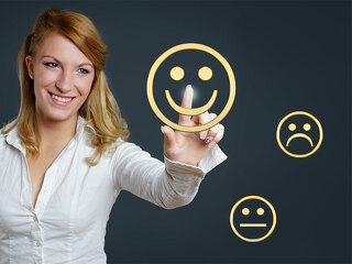 Frau-stimmt-ab-79743048-FO-underdogstudios