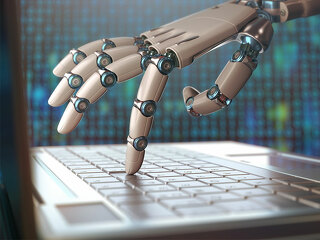 Roboterhand-auf-Laptop-99529952-FO-ktsdesign