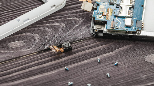 Smartphone-kaputt-105550096-FO-abraksis