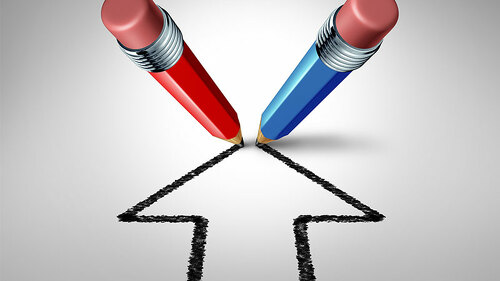 Zwei-Stifte-zeichnen-Pfeil-48537014-FO-freshidea