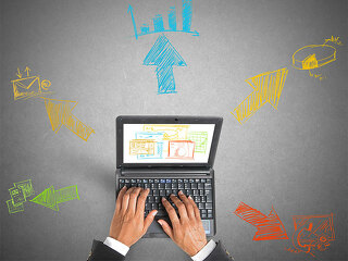 Laptop-Pfeile-Diagramme-67205242-FO-alphaspirit