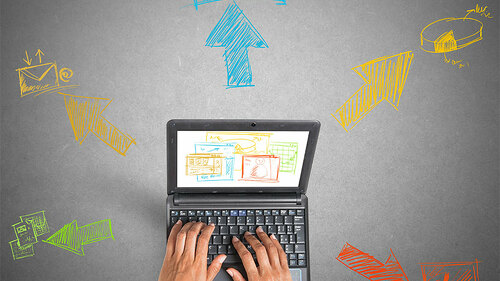 Laptop-Pfeile-Diagramme-67205242-FO-alphaspirit