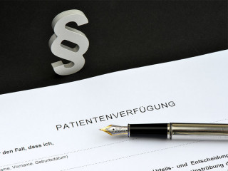 Paragraph-Patientenverfuegung-Fueller-73626410-FO-nmann77