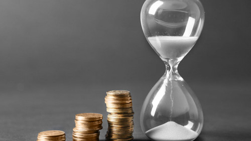 Muenzstapel-Sanduhr-95434158-FO-Africa-Studio