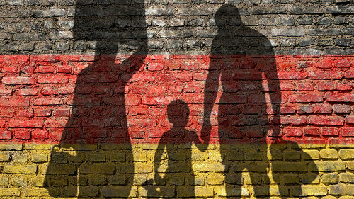 Mauer-Deutschland-Migranten-Schatten-91458861-FO-Jonathan-Stutz