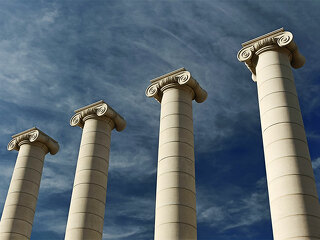 Vier-Saeulen-64864463-FO-checker