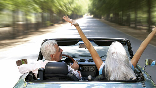 Aelteres-Paerchen-Cabrio-66504857-FO-Monkey-Business