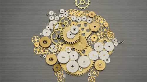 Sparschwein-aus-Zahnraedern-63098785-FO-pogonici