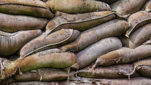 Sandsaecke-gestapelt-109292980-FO-ReinhardT