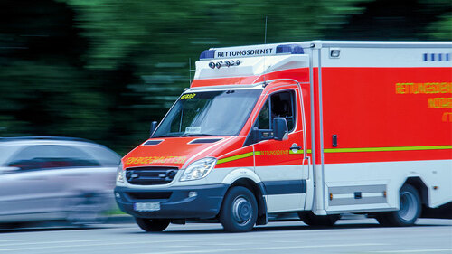 Rettungswagen-Bewegungsunschaerfe-66868147-FO-k-rahn