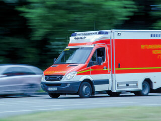 Rettungswagen-Bewegungsunschaerfe-66868147-FO-k-rahn