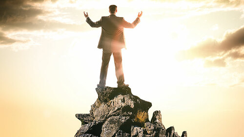 Anzugtraeger-Bergprediger-FO-110874068-FO-cherezoff