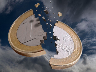 Euro-zerbricht-vor-dunklen-Wolken-37893626-FO-JF-Gicquel