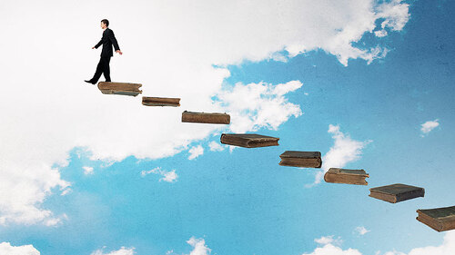 Anzugtrager-auf-Buechern-in-Himmel-97767968-FO-Sergey-Nivens