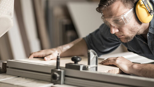 Schreiner-Ohrenschuetzer-Schutzbrille-86279447-FO-Photographee-eu