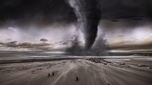 Tornado-am-Strand-73634130-FO-Paul-Lampard