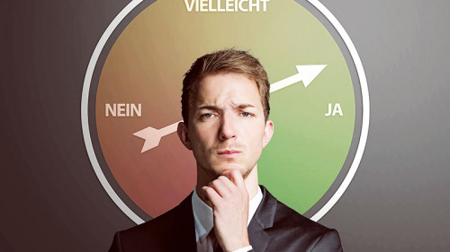 Anzugtraeger-unentschlossen-103010705-FO-lassedesignen