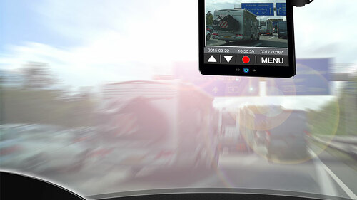 Auto-Innenraum-Dashcam-80533435-FO-fotohansel