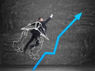 makler-fliegt-nach-oben-kurve-blau-FO-89664521-denisismagilov