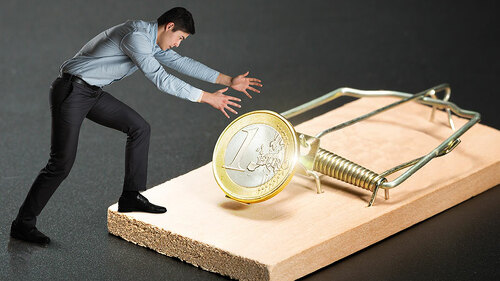 mann-greift-euro-auf-mausefalle-FO-107653229-Nomad_Soul