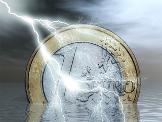 Blitz-Euro-Muenze-Wasser-43851093-FO-crimson