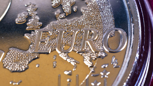 Zwei-Euro-Muenze-Nahaufnahme-29722536-FO-Artur-Golbert