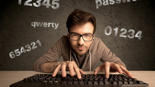 Mann-Tastatur-schlechte-Passwoerter-105737251-FO-ra2-studio