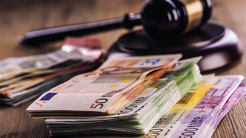 Hammer-Geldscheine-Bunt-94624656-FO-weyo