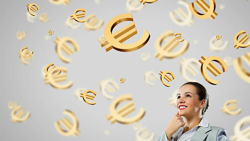 Frau-fliegende-Eurozeichen-92907667-FO-Sergey-Nivens