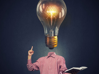 mann-mit-gluehbirne-als-kopf-90511961-FO-Sergey-Nivens