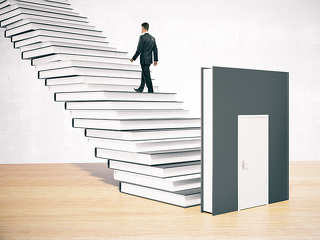 Anzugtraeger-auf-Treppe-aus-Buechern-109401454-FO-peshkov