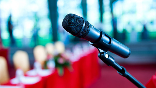 mikrofon-auf-rednerpult-FO-xy