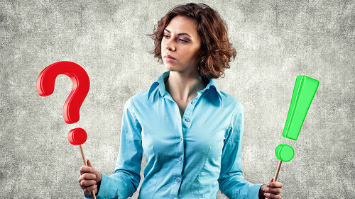 Frau-Ausrufezeichen-Fragezeichen-48872255-FO-fotovika