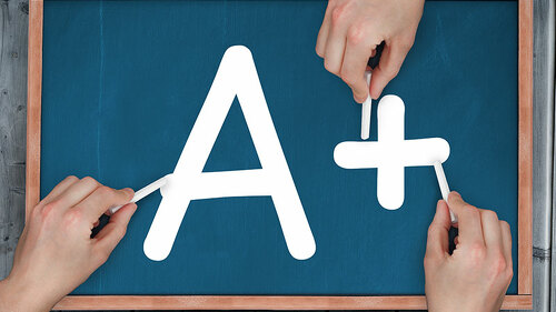 A-Plus-Tafel-Kreide-Haende-89435399-FO-vectorfusionart