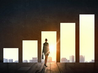 Business-Frau-Balkendiagramm-99222293-FO-Sergey-Nivens