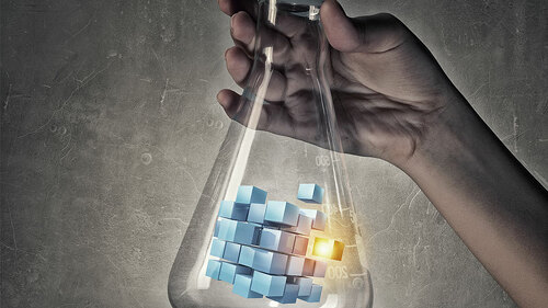 Cyber-Wuerfel-in-Reagenzglas-105566958-FO-Sergey-Nivens