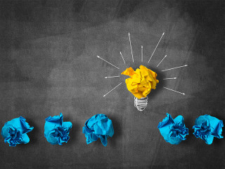Gluehbirne-aus-Papier-110265184-FO-adam121