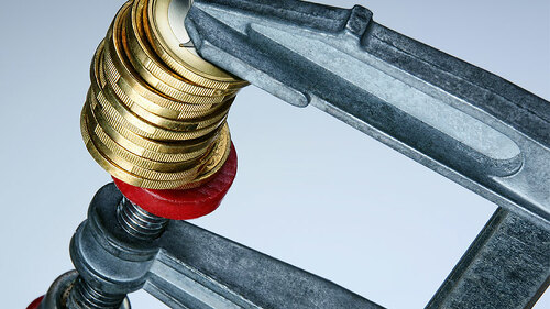 Schraubstock-Euro-Muenzen-18878913-FO-janvier