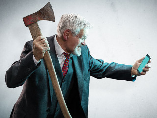 Anzugtraeger-zornig-Axt-Handy-90563737-FO-dbunn