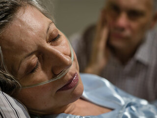 Komatoese-Frau-Mann-89020408-FO-CandyBox-Images